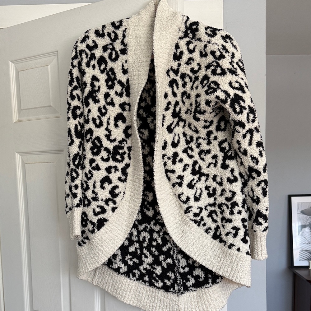UGG Snow Leopard Cardigan. Size S (Women’s)